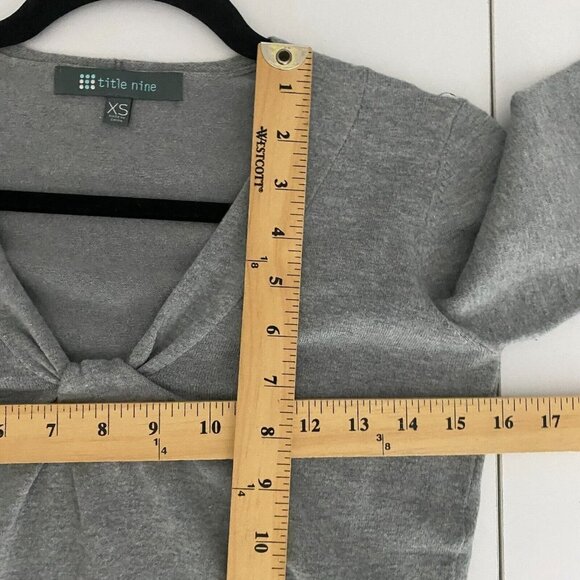 Title Nine Twist Knot Front Pullover Sweater XS Gray Crop - Picture 8 of 10
